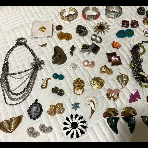 HUGE LOT of 53 Pieces Vintage Jewelry - Picture 5 of 10